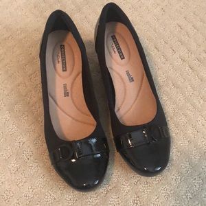 Clarks Flores Poppy heals, brand new, never worn. Black